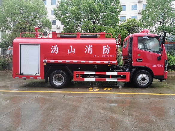 东风4.5吨消防水车