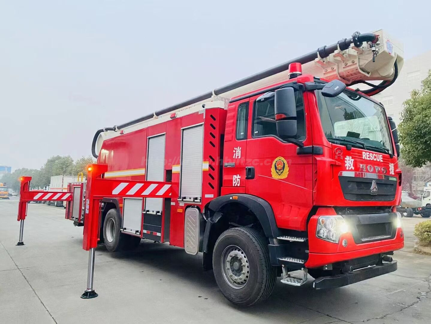 JP32举高喷射消防车