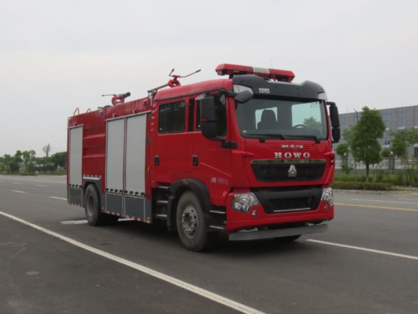 重汽干粉泡沫联用消防车